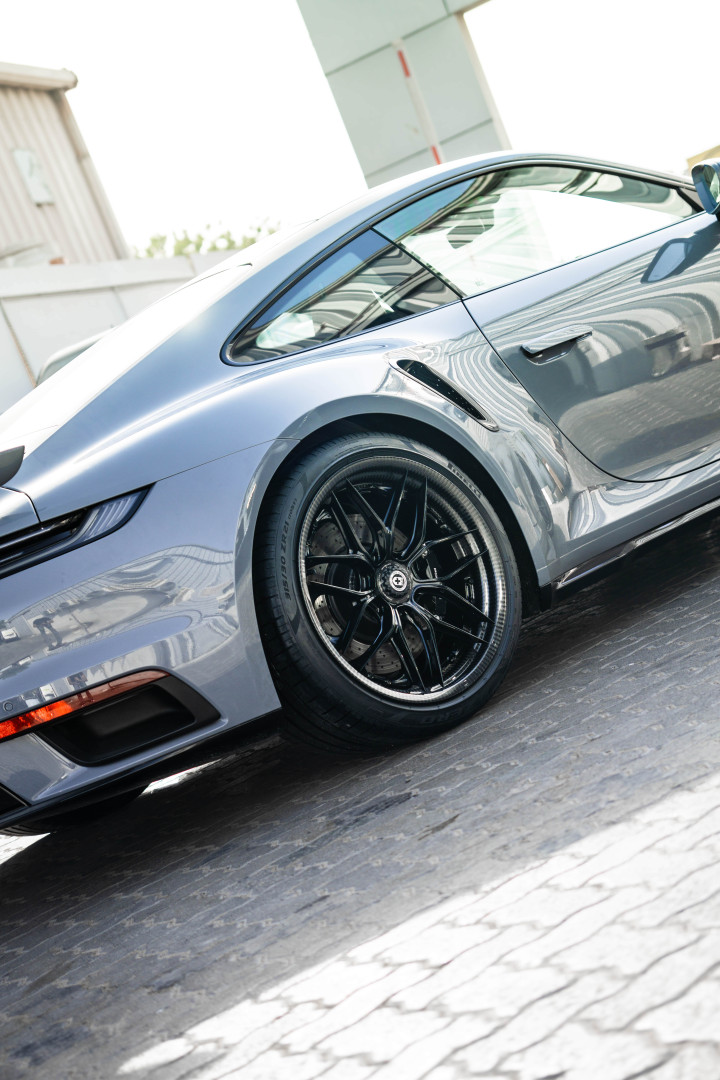 2025 PORSCHE 911 gallery image 10