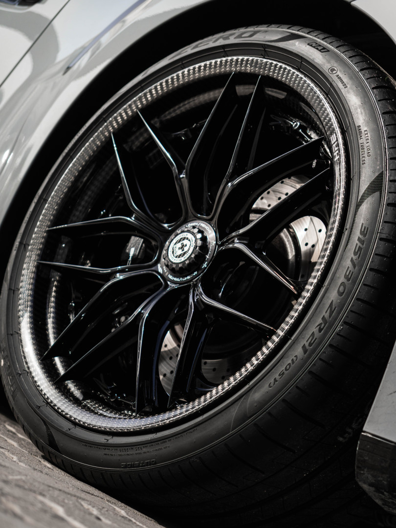 2025 PORSCHE 911 gallery image 9