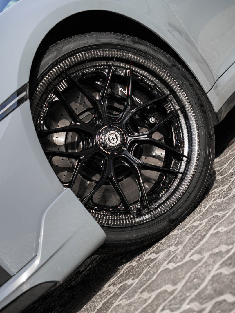2025 PORSCHE 911 gallery image 6