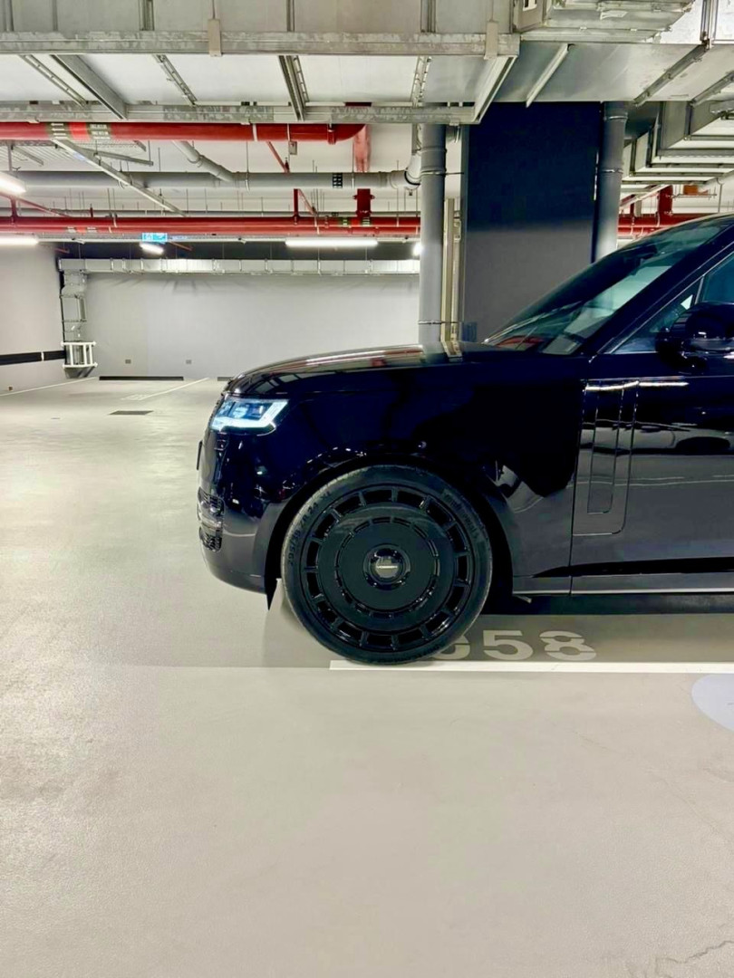 2024 LAND ROVER RANGE ROVER fitted with Vossen HF-9 Gloss Black Polished Wheel