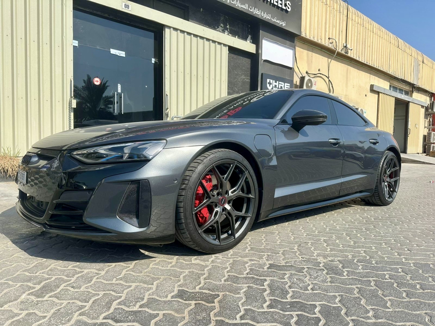 2024 AUDI E-TRON GT gallery image 3