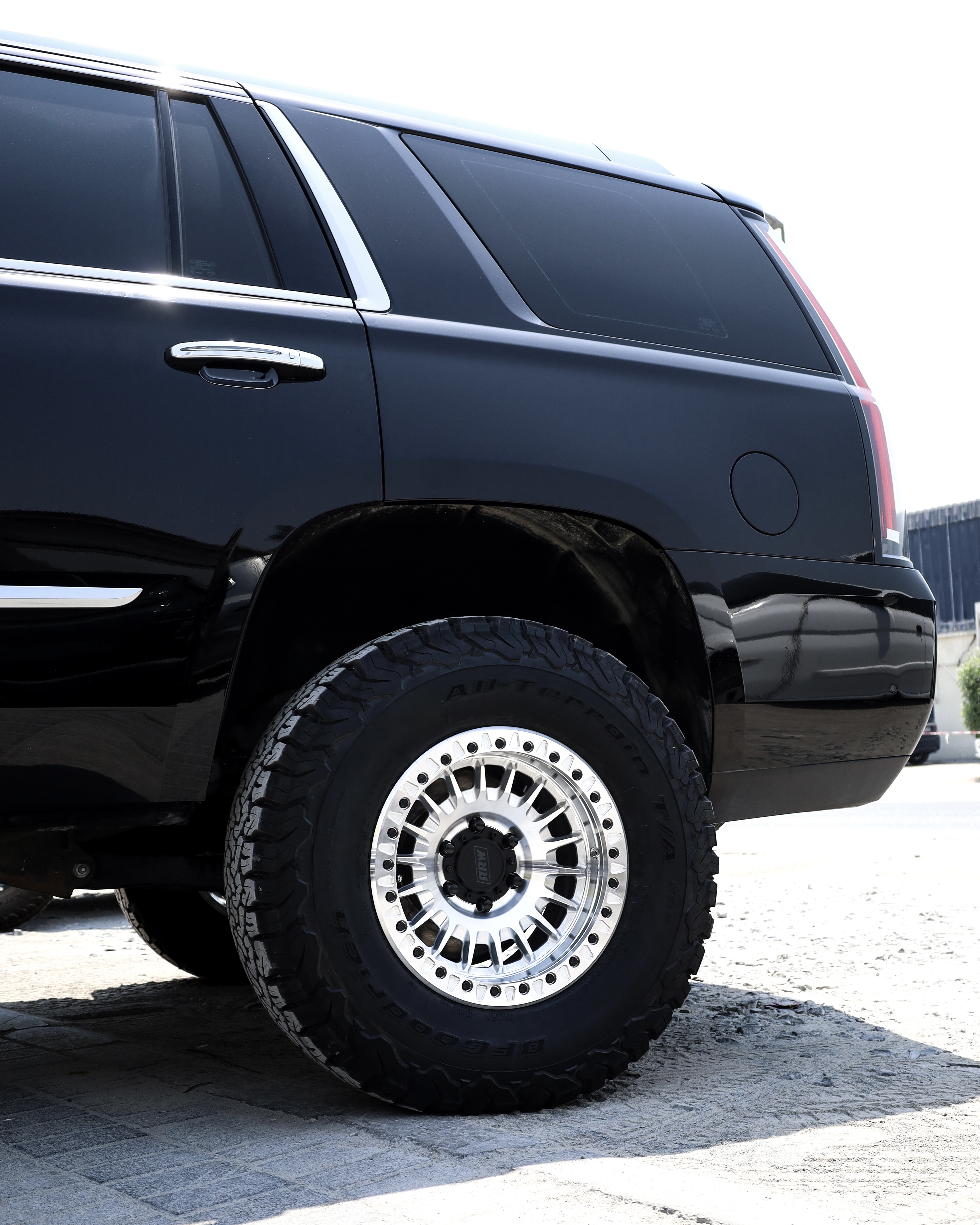 2020 CADILLAC ESCALADE gallery image 2