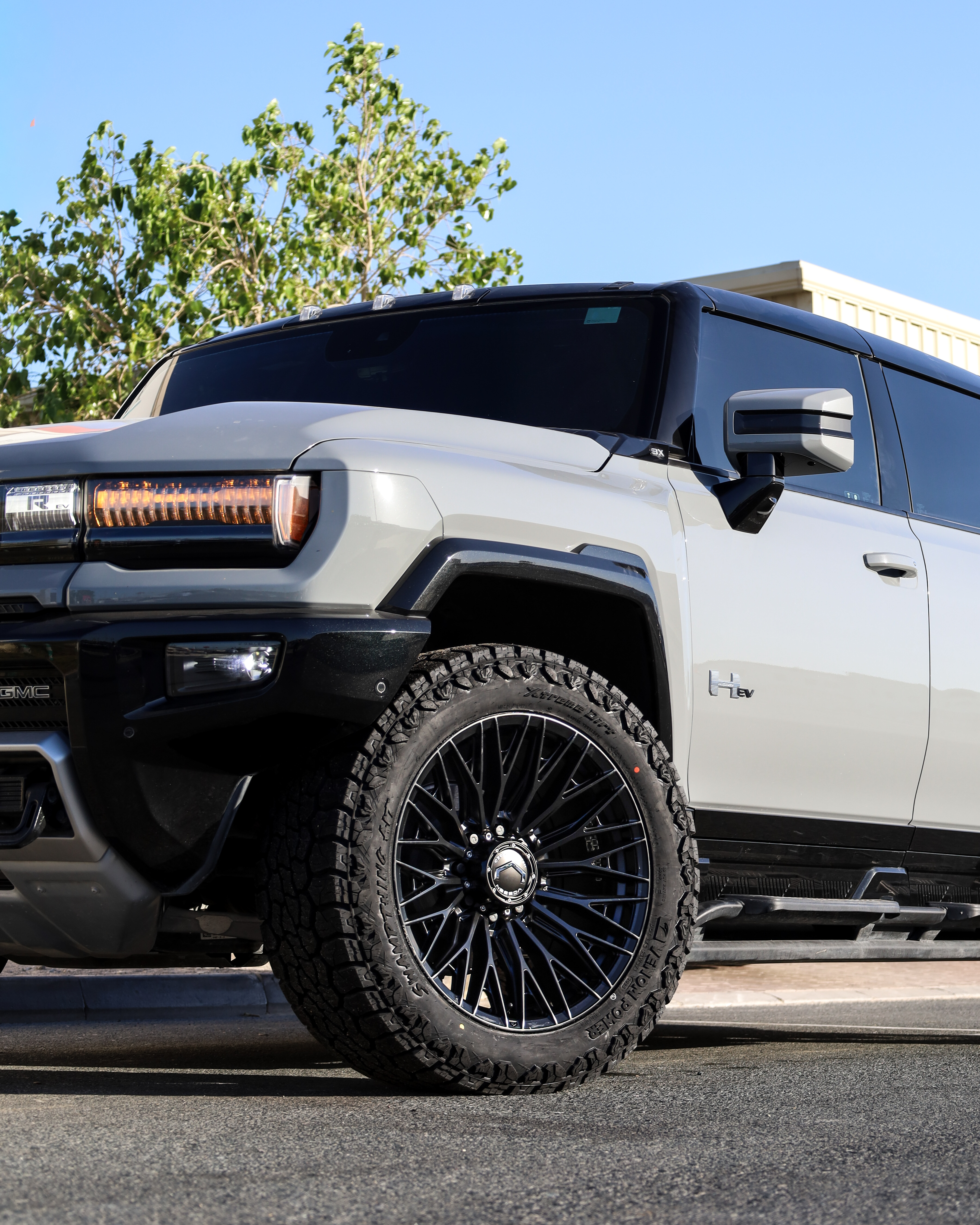 2025 GMC HUMMER EV gallery image 2