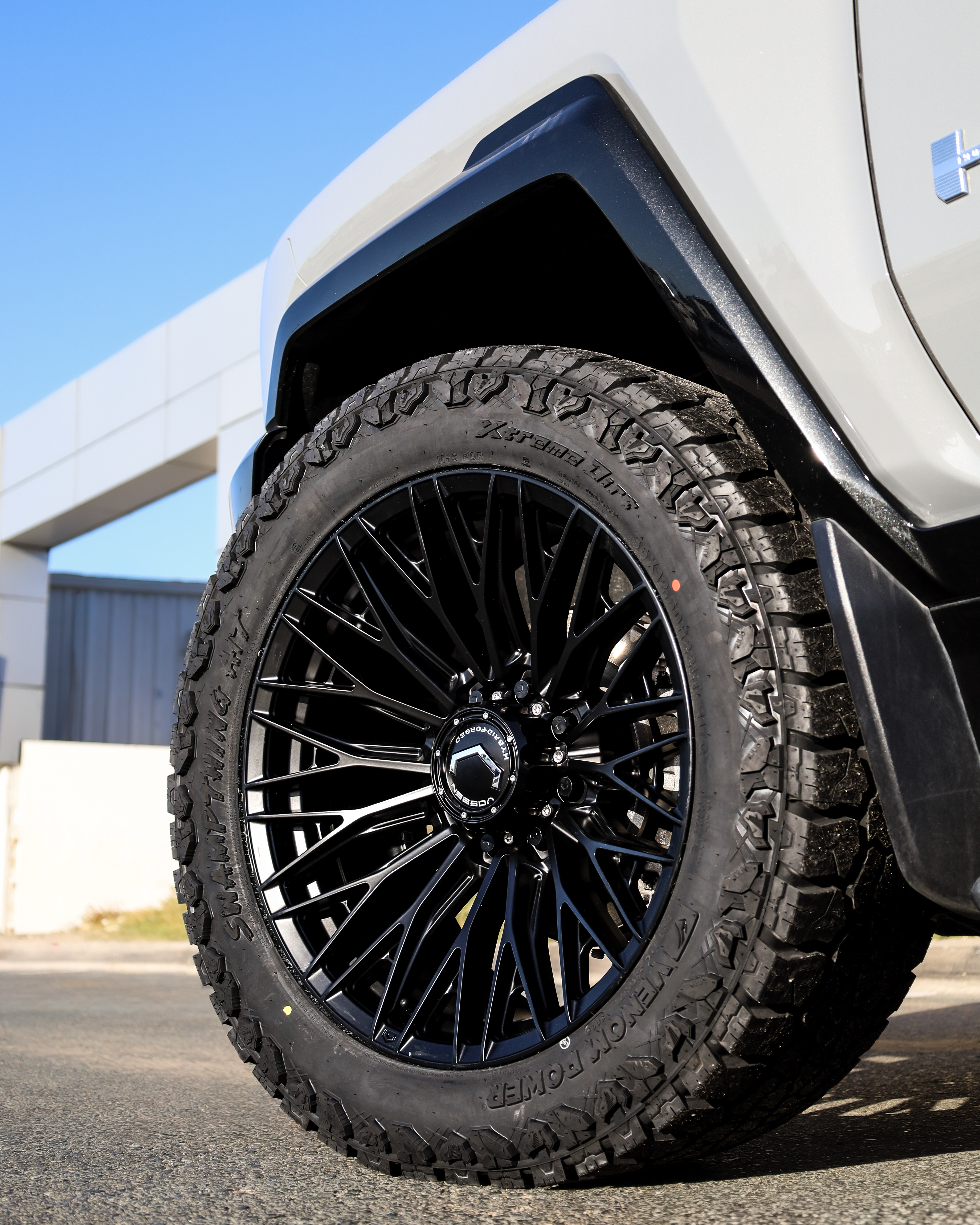 2025 GMC HUMMER EV gallery image 4