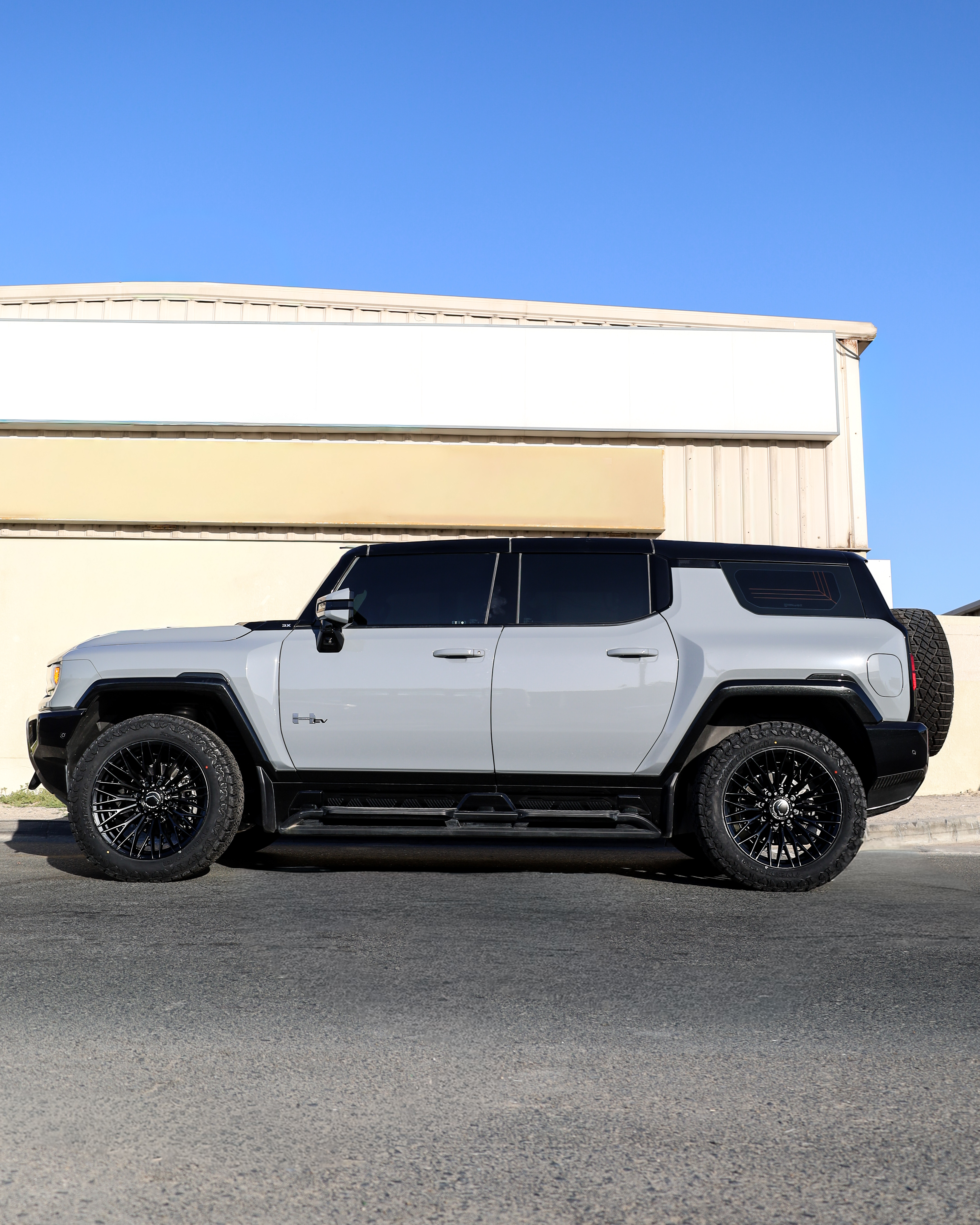 2025 GMC HUMMER EV gallery image 5