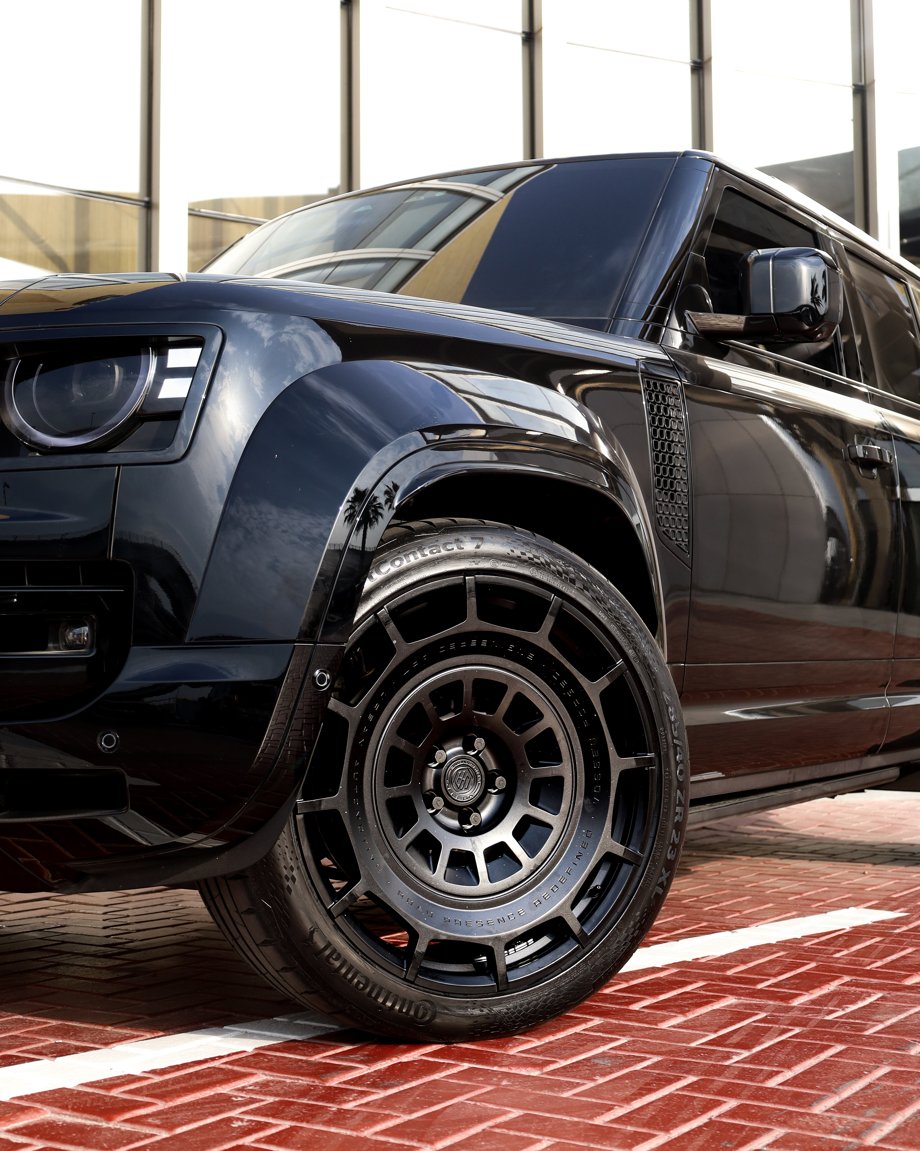 2025 LAND ROVER DEFENDER gallery image 2