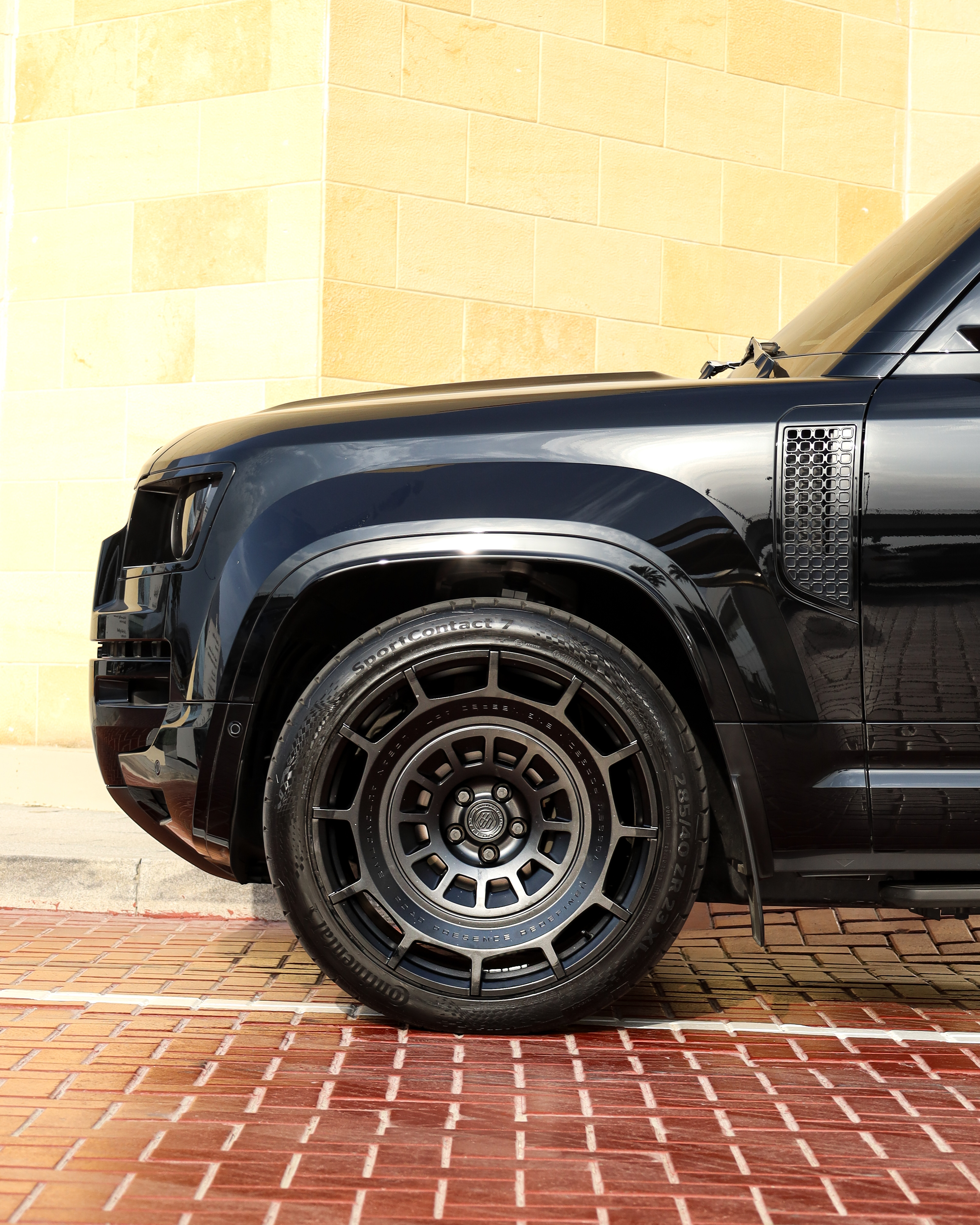 2025 LAND ROVER DEFENDER gallery image 4