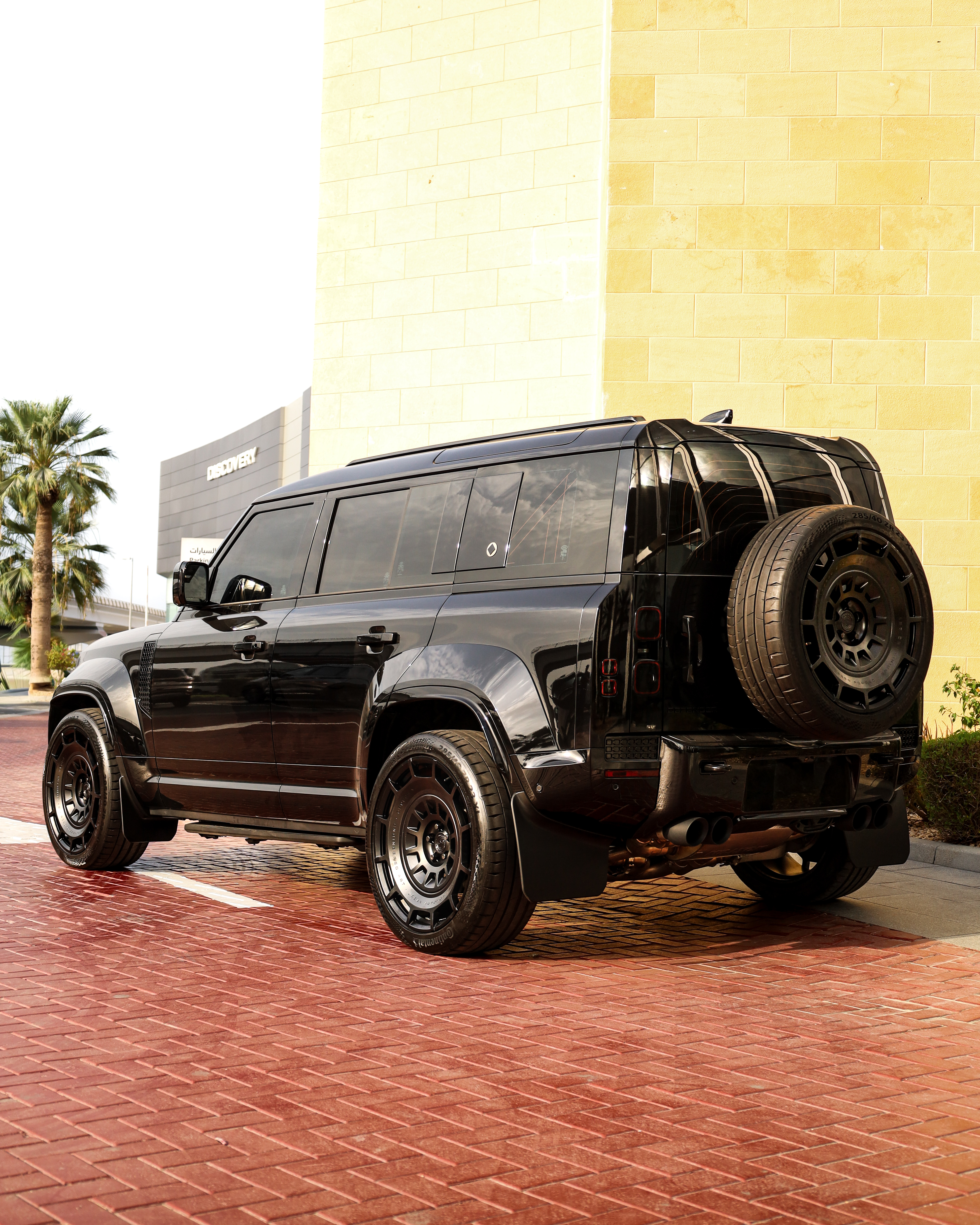 2025 LAND ROVER DEFENDER gallery image 6