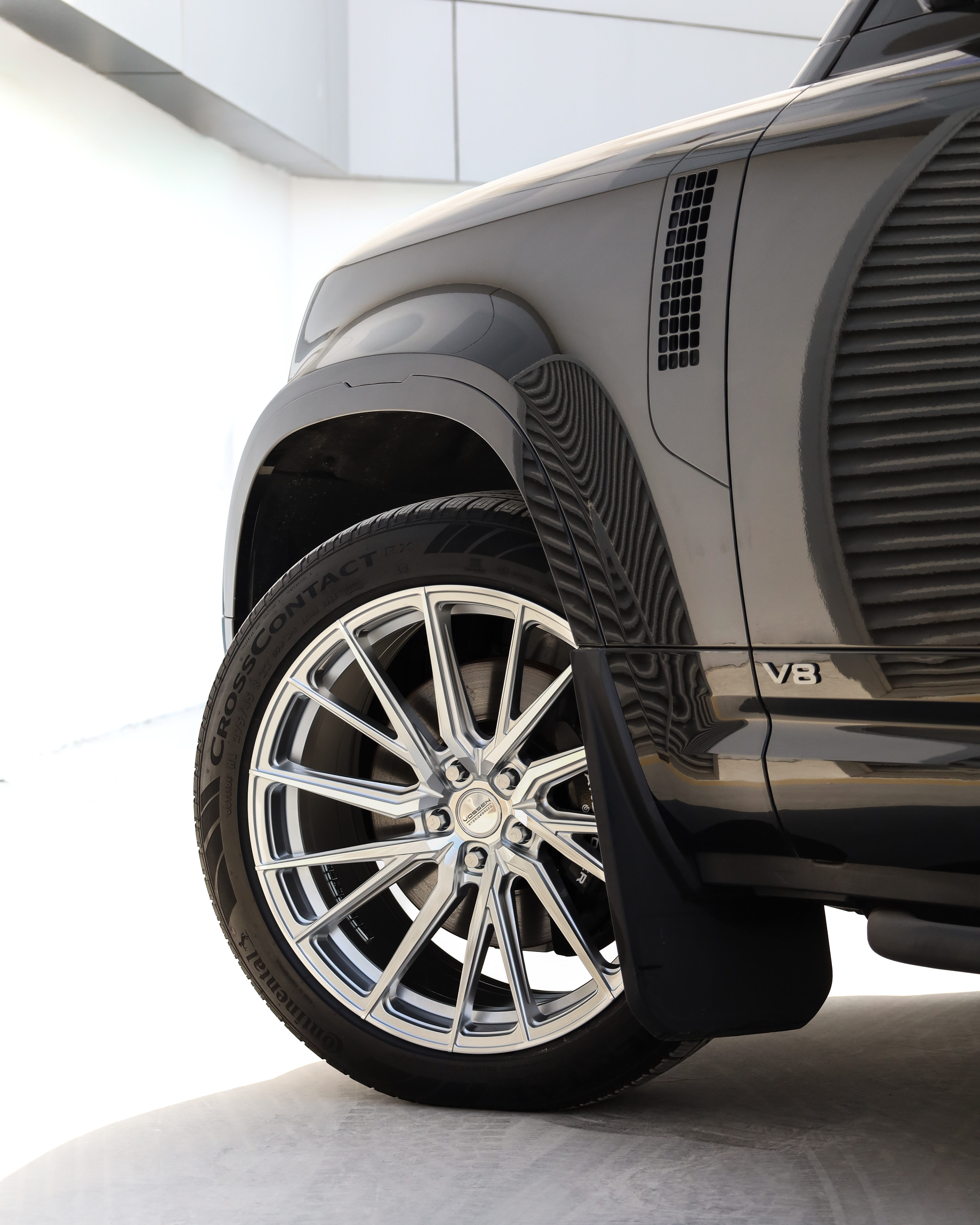 2026 LAND ROVER DEFENDER gallery image 7