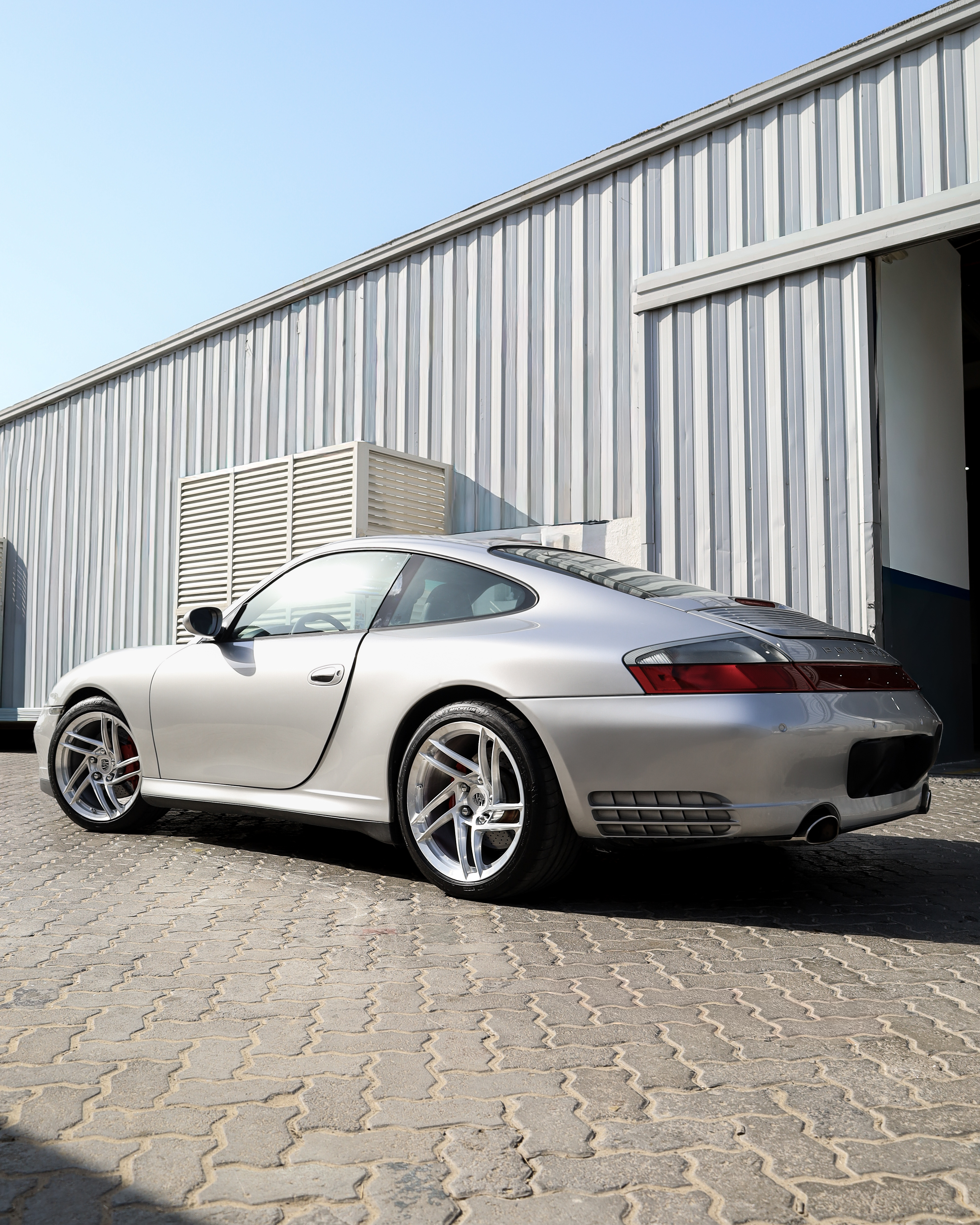 2004 PORSCHE  911 gallery image 3