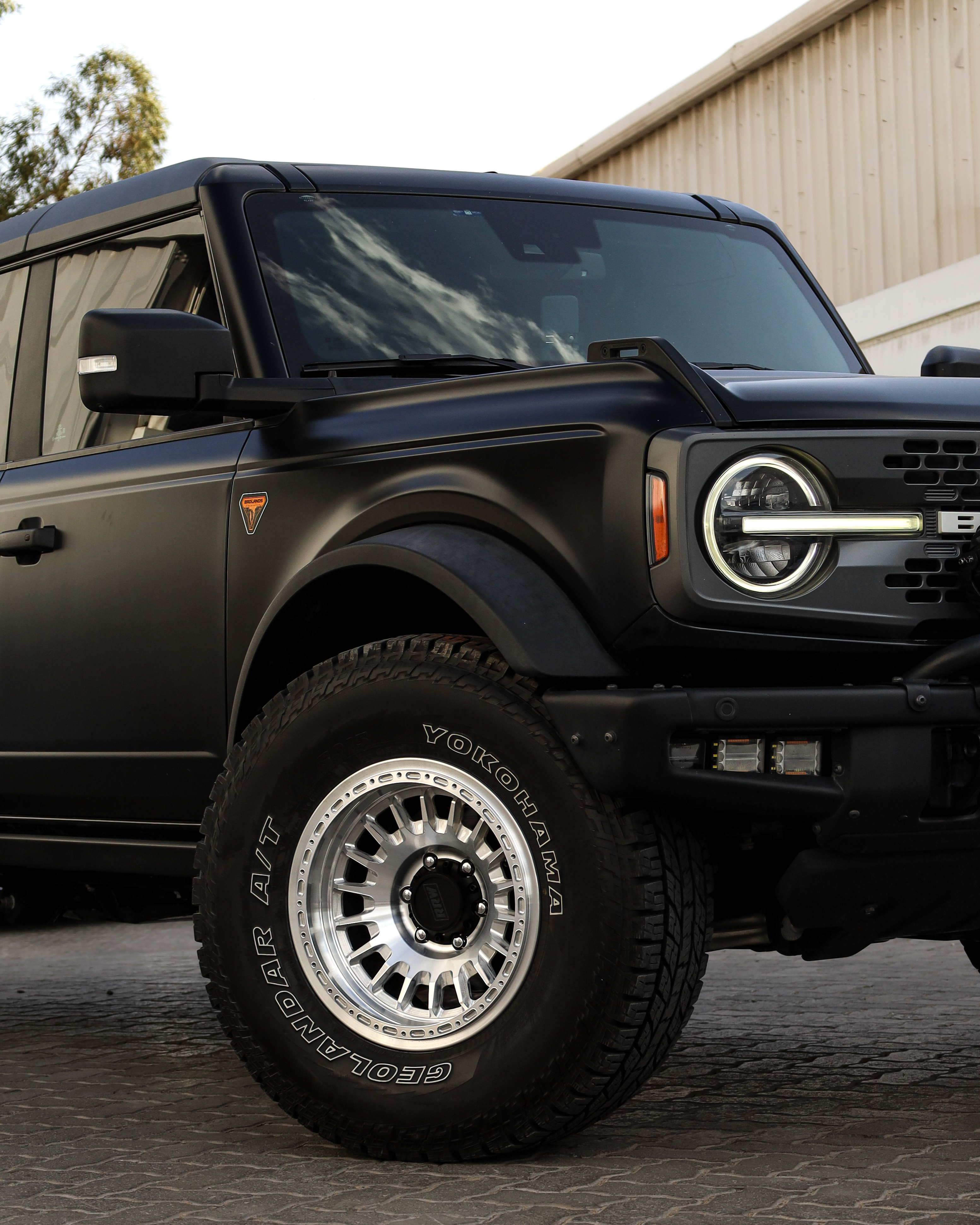 2025 FORD BRONCO gallery image 2