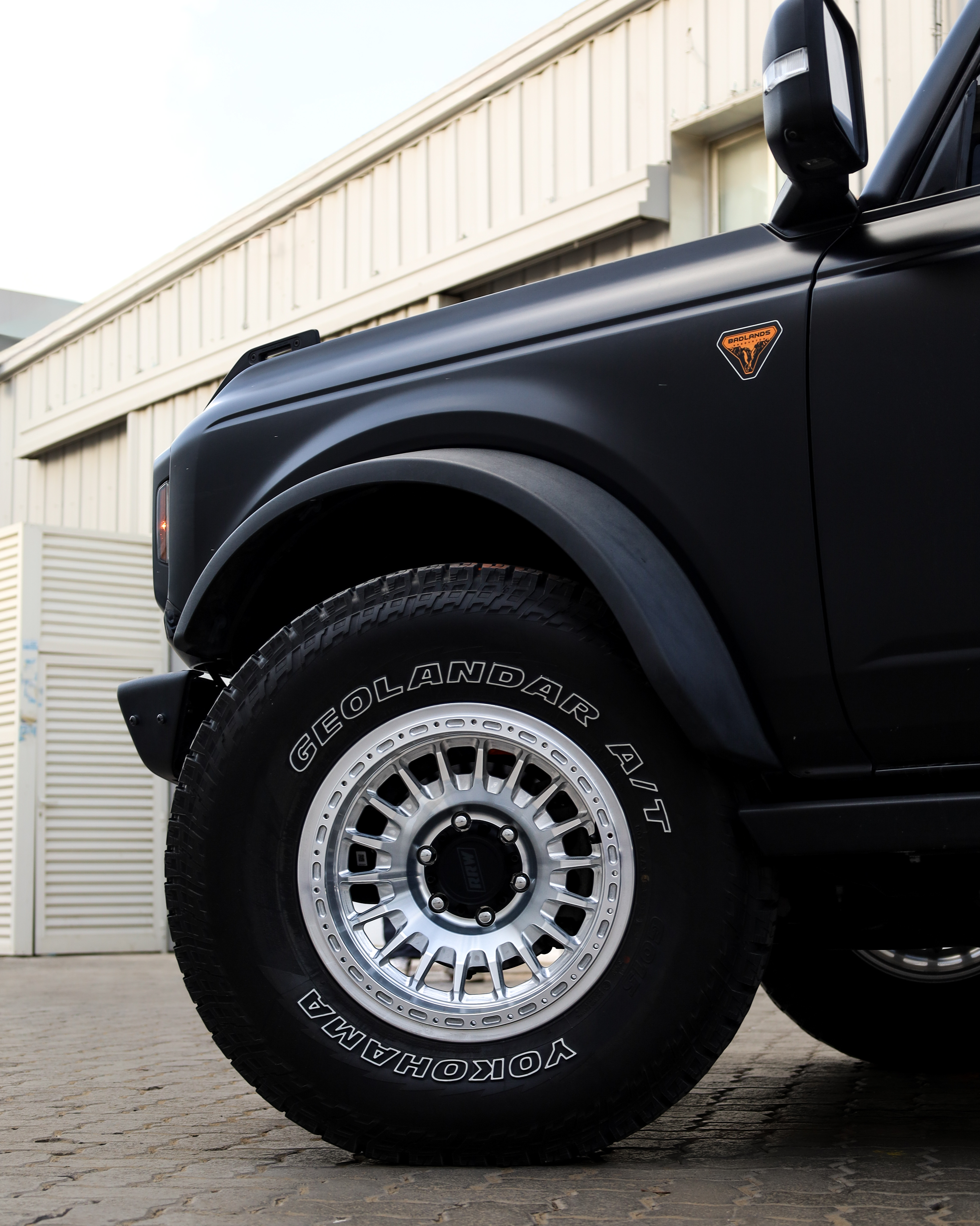 2025 FORD BRONCO gallery image 3