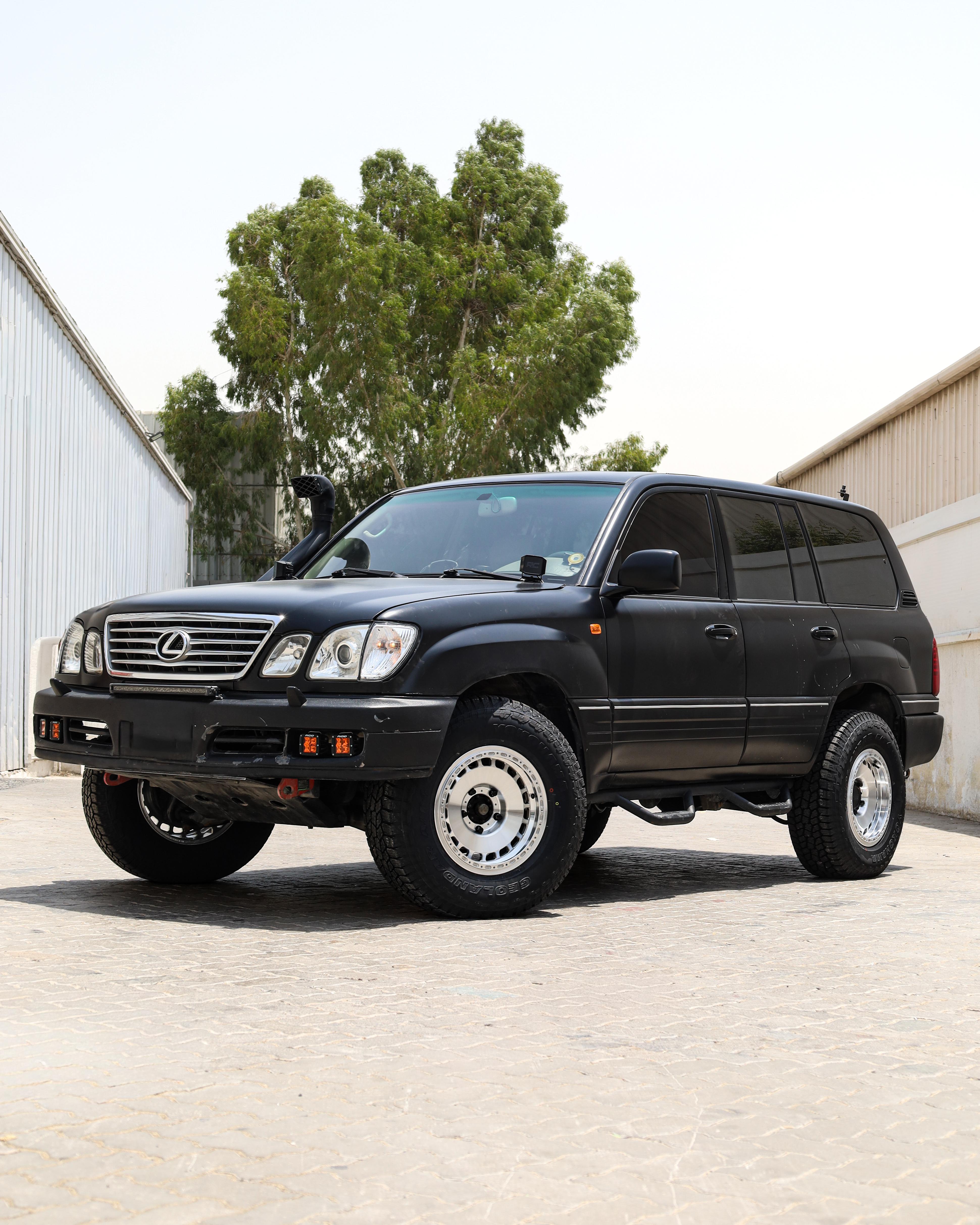 2004 LEXUS LX470