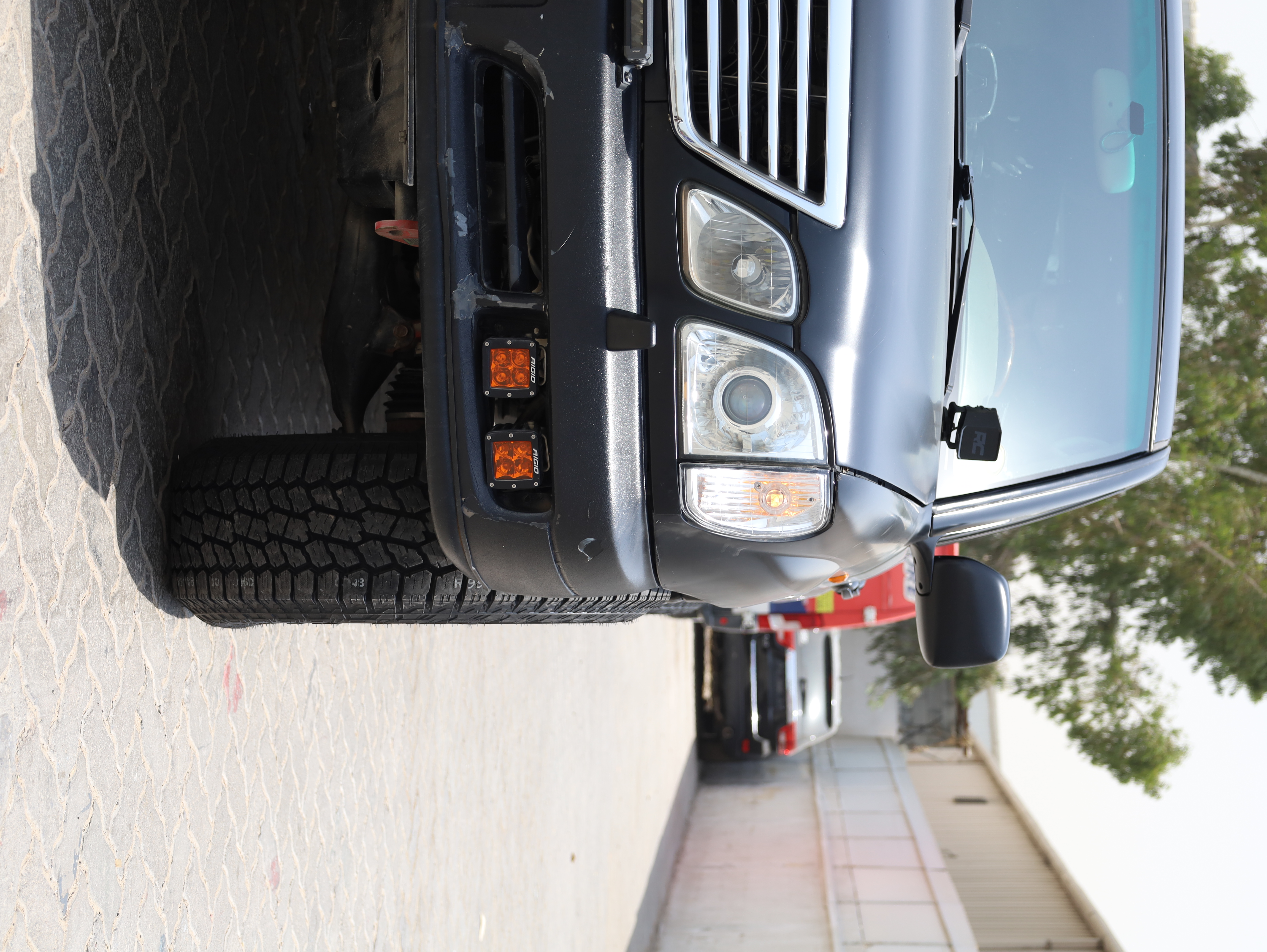 2004 LEXUS LX470 gallery image 7