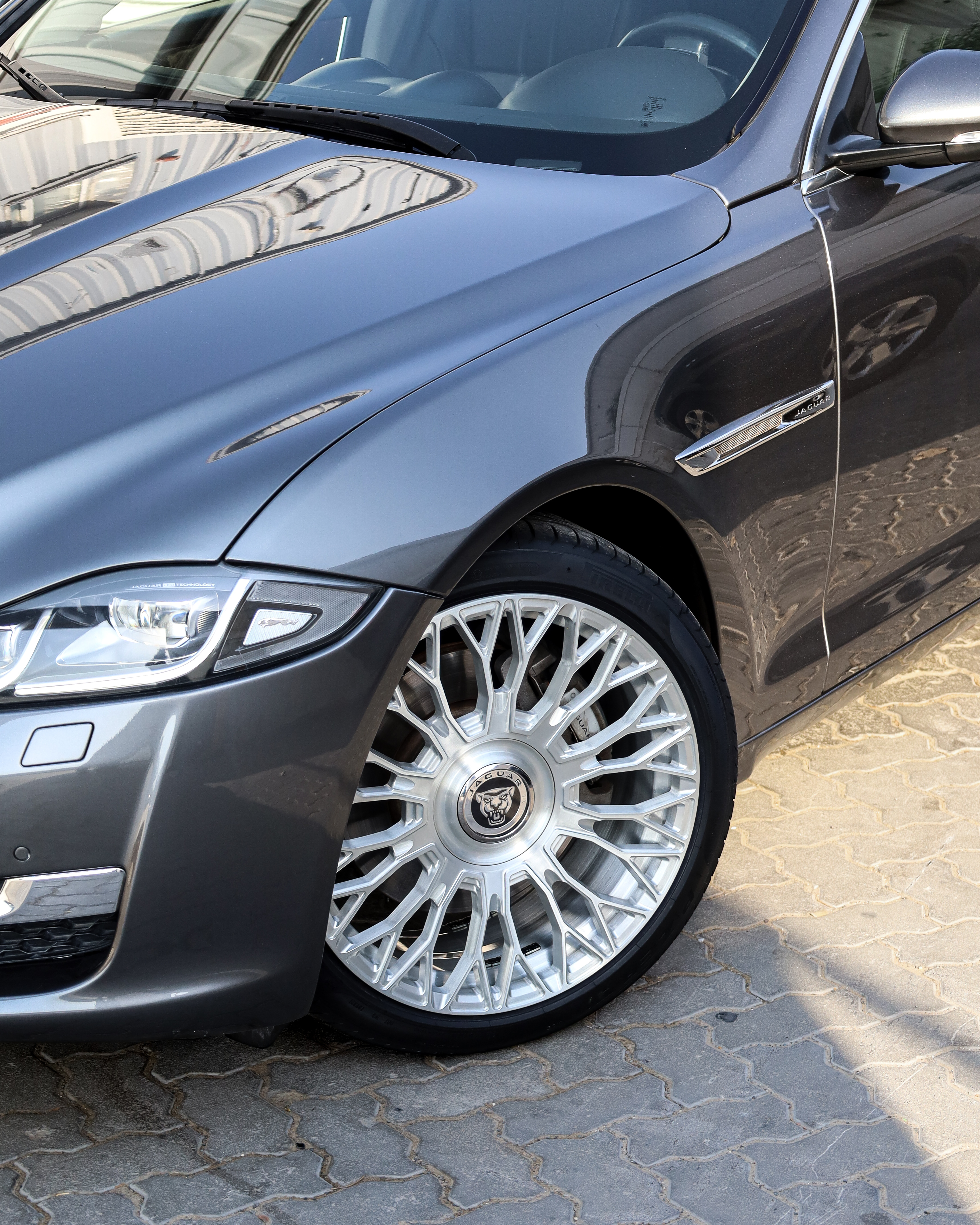 2017 JAGUAR XJL gallery image 3