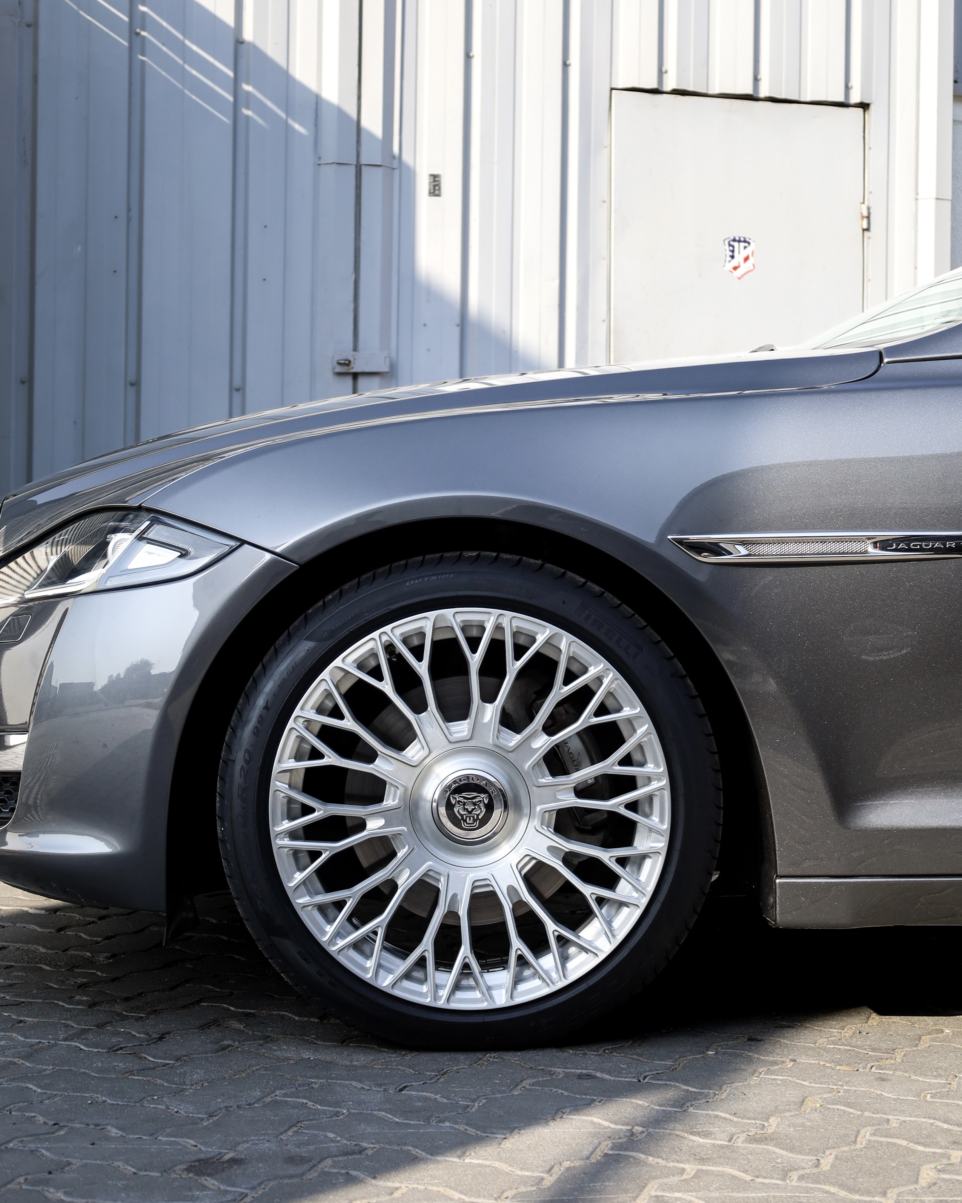 2017 JAGUAR XJL gallery image 4