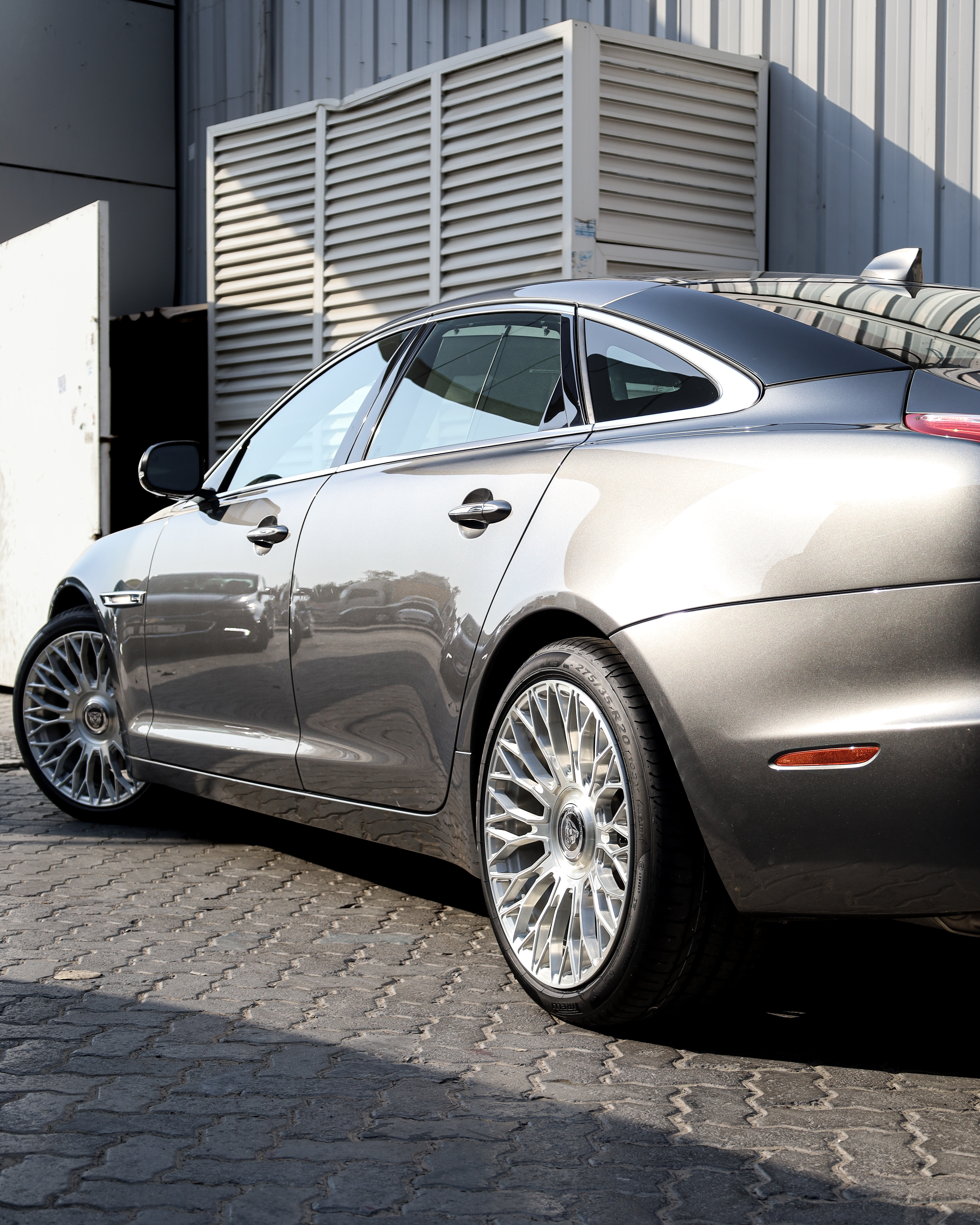 2017 JAGUAR XJL gallery image 9