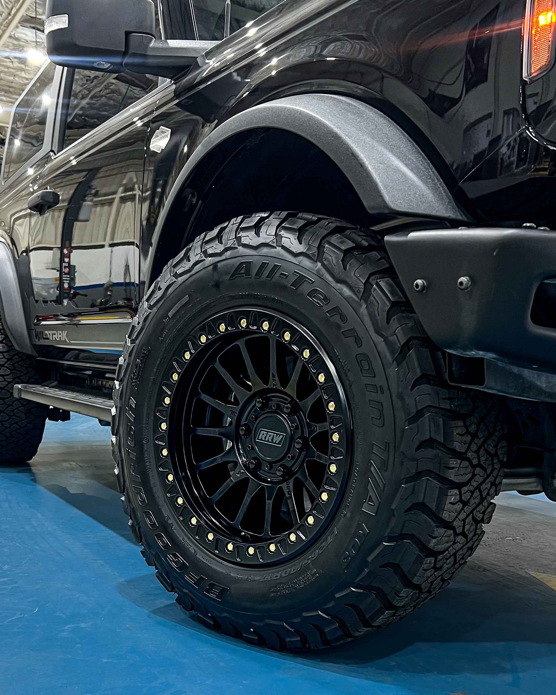 2023 FORD BRONCO gallery image 2