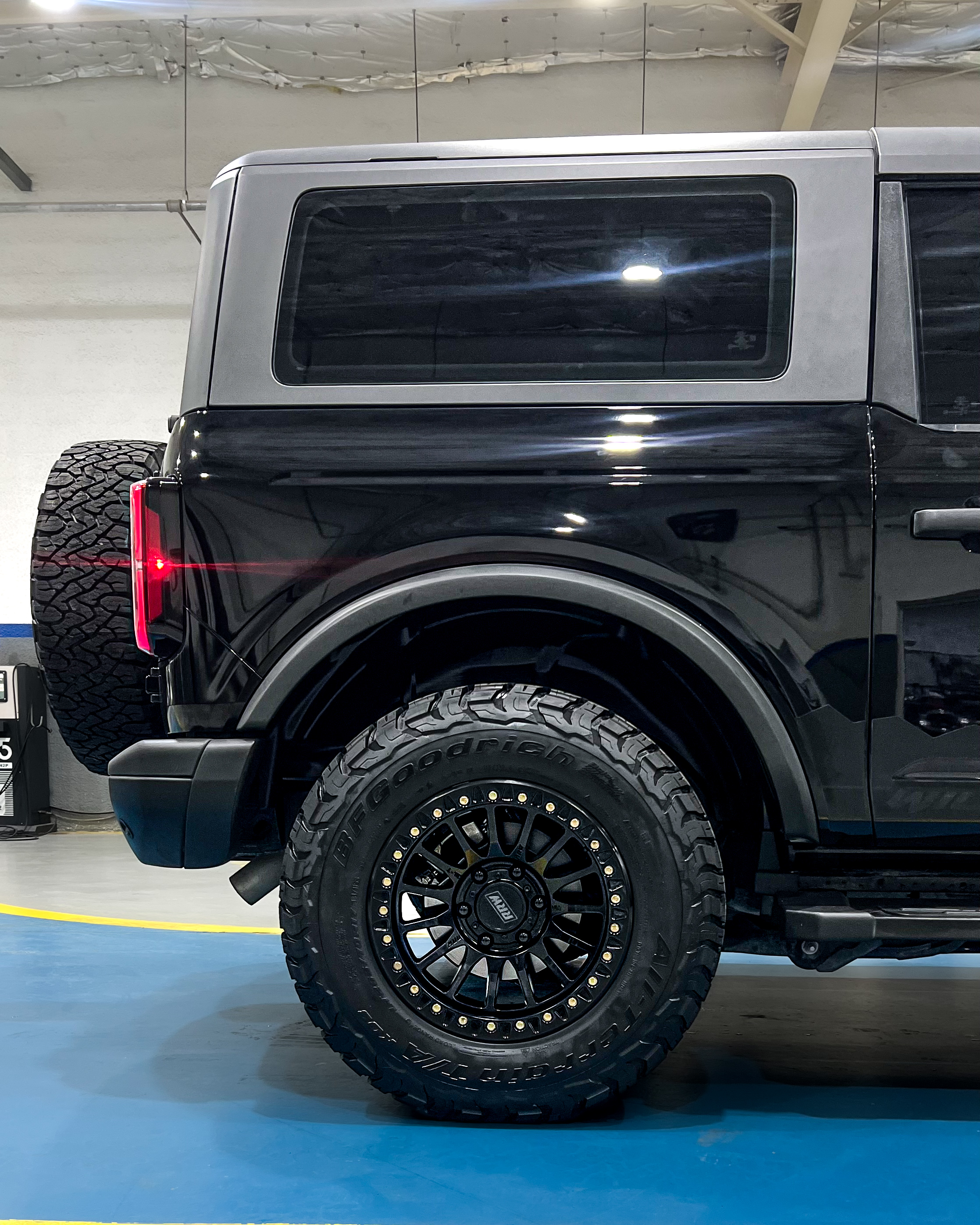 2023 FORD BRONCO gallery image 3