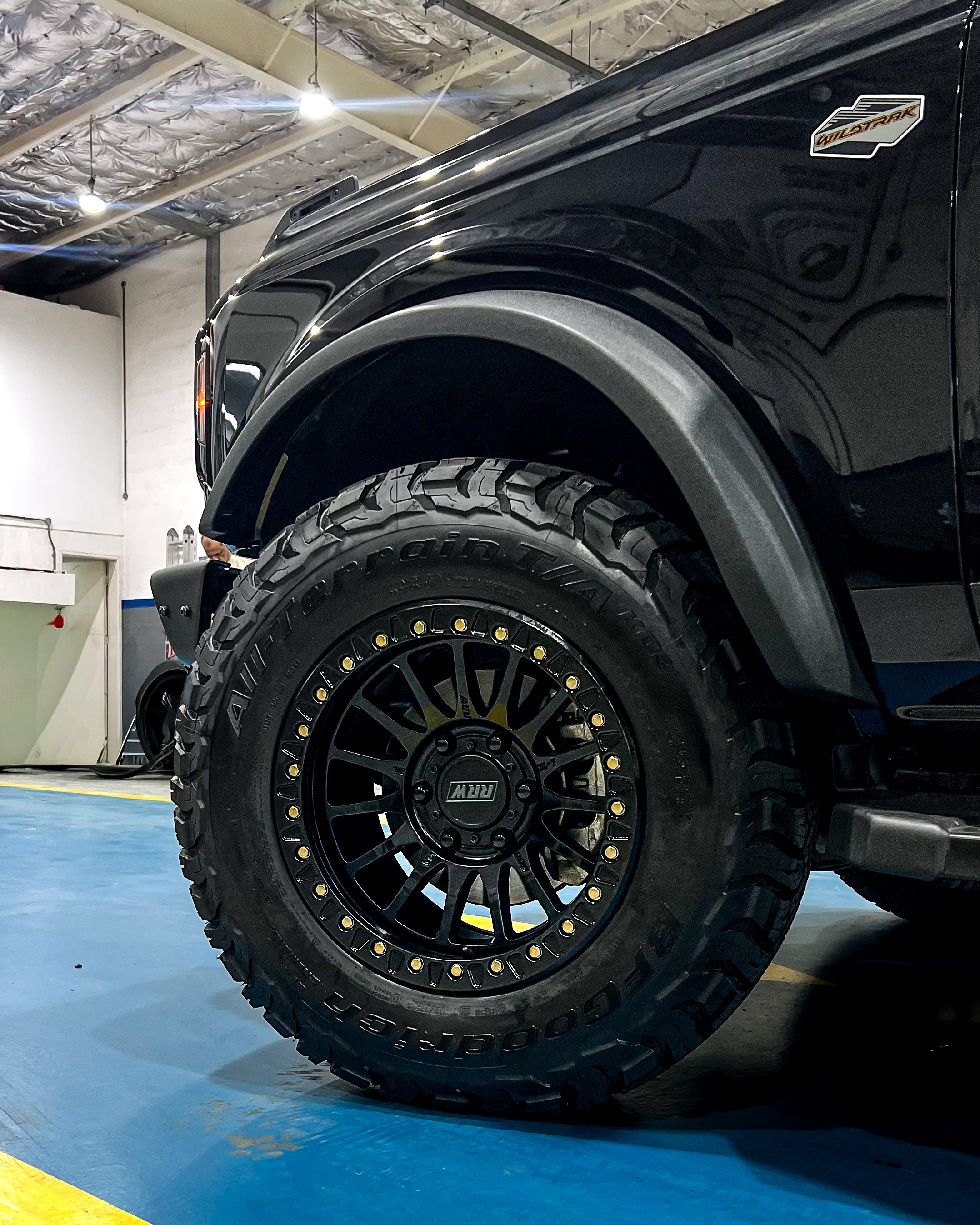 2023 FORD BRONCO gallery image 4