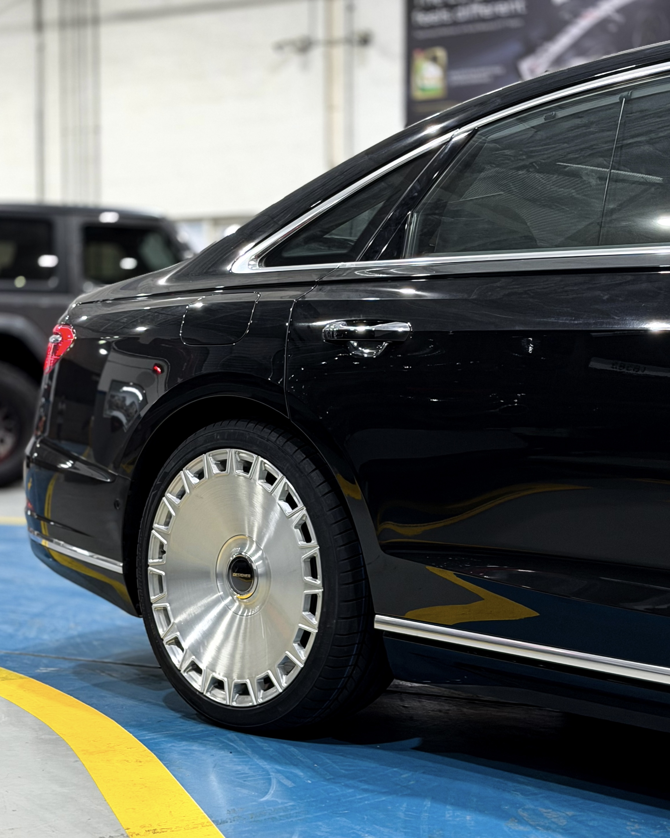 2019 AUDI A8L gallery image 3