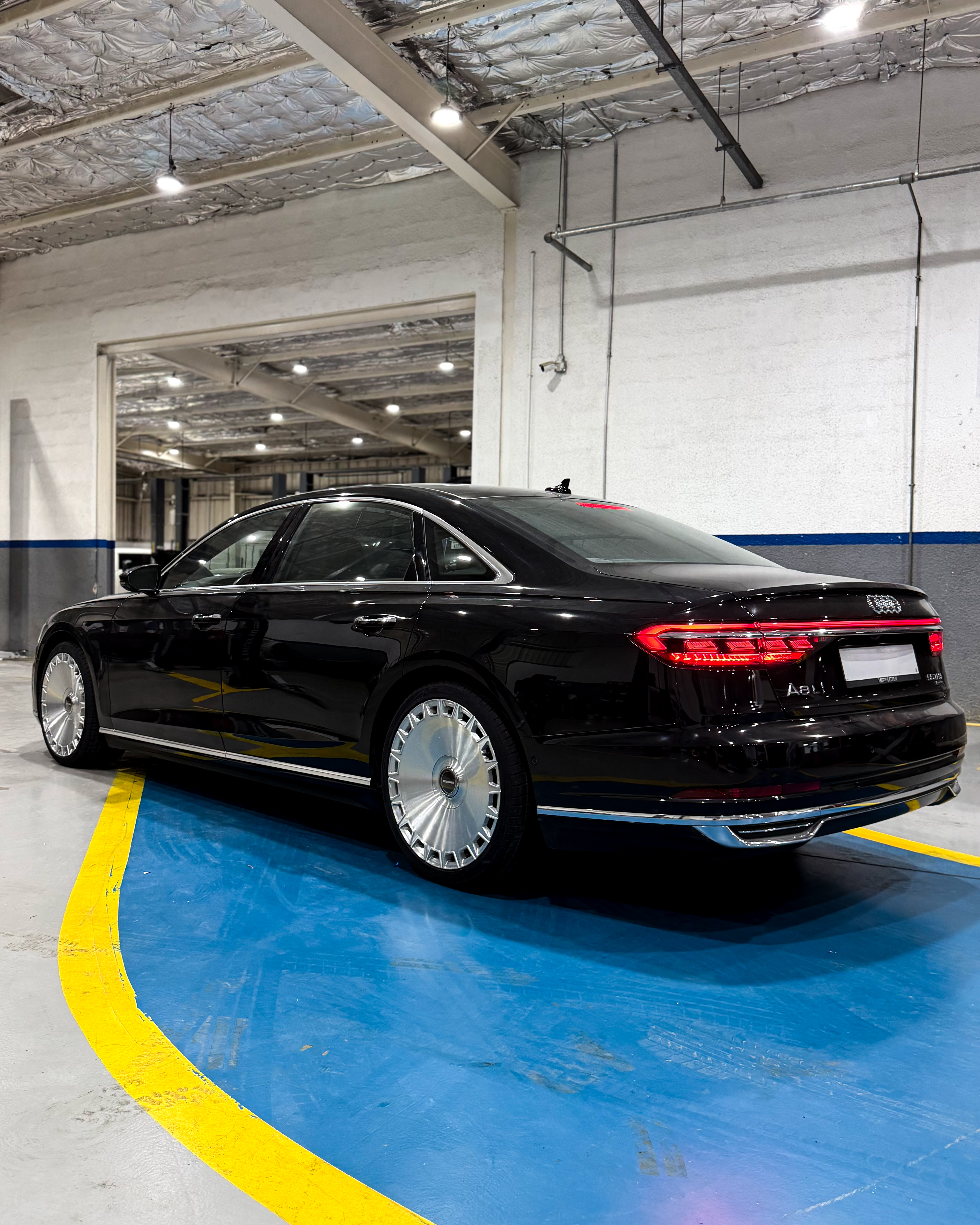 2019 AUDI A8L gallery image 5