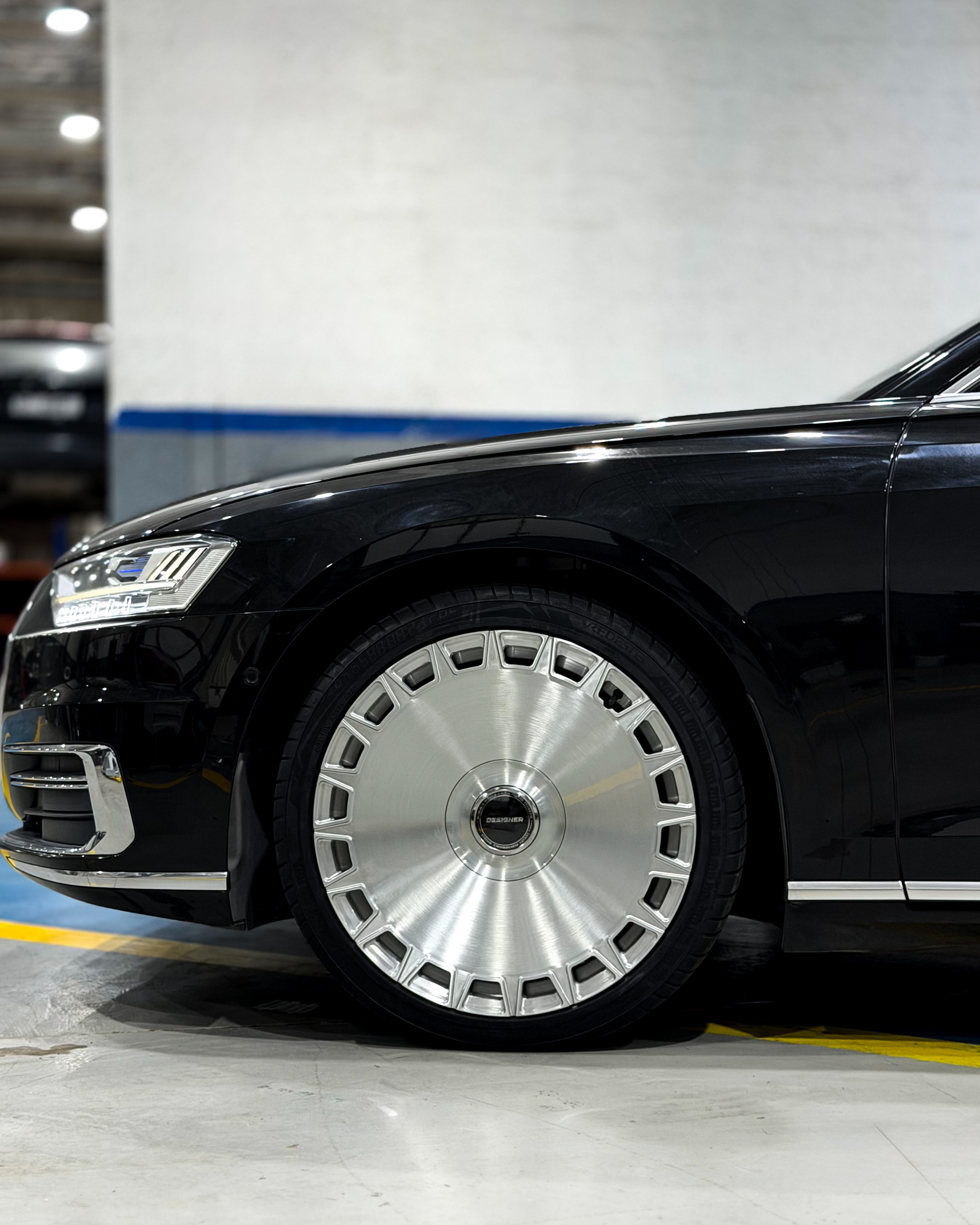 2019 AUDI A8L gallery image 6
