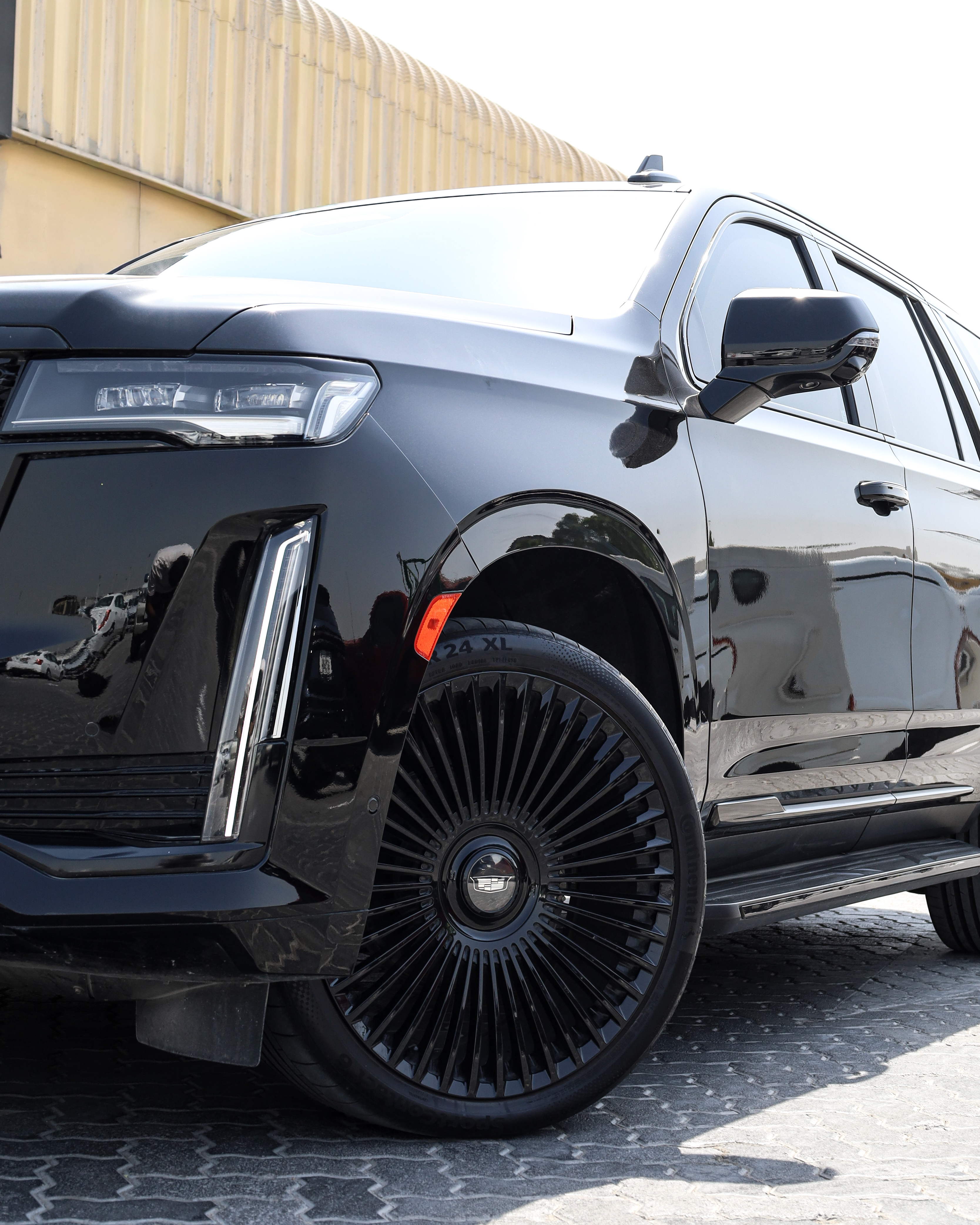 2022 CADILLAC ESCALADE gallery image 2