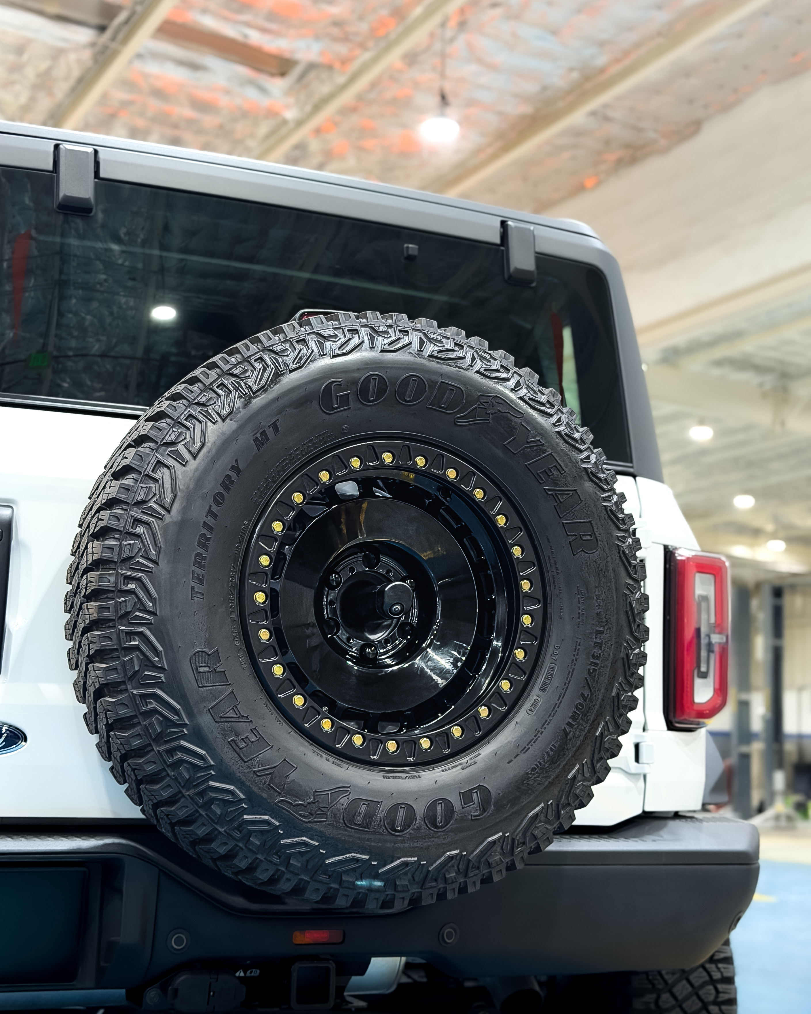 2023 FORD BRONCO gallery image 2