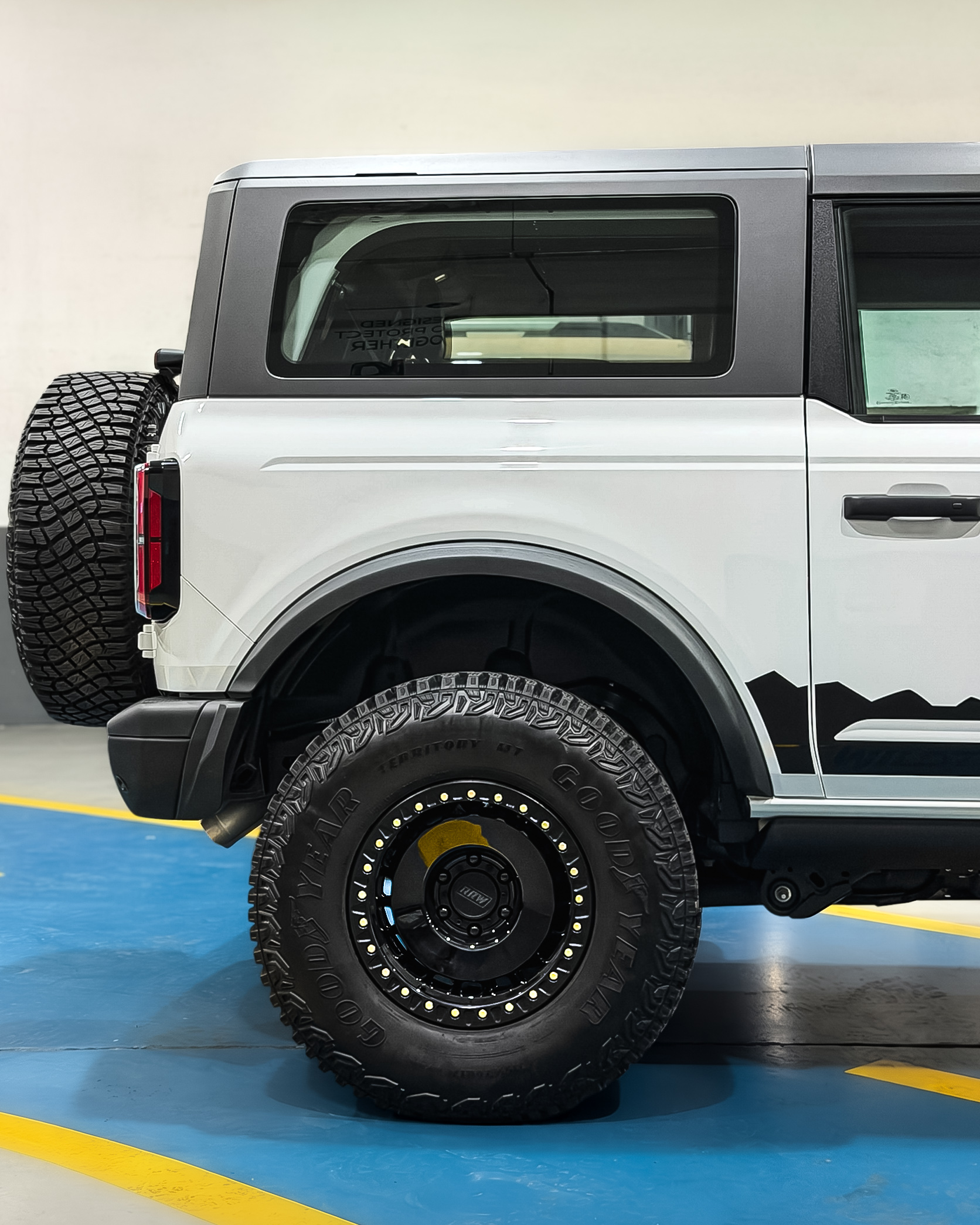 2023 FORD BRONCO gallery image 3