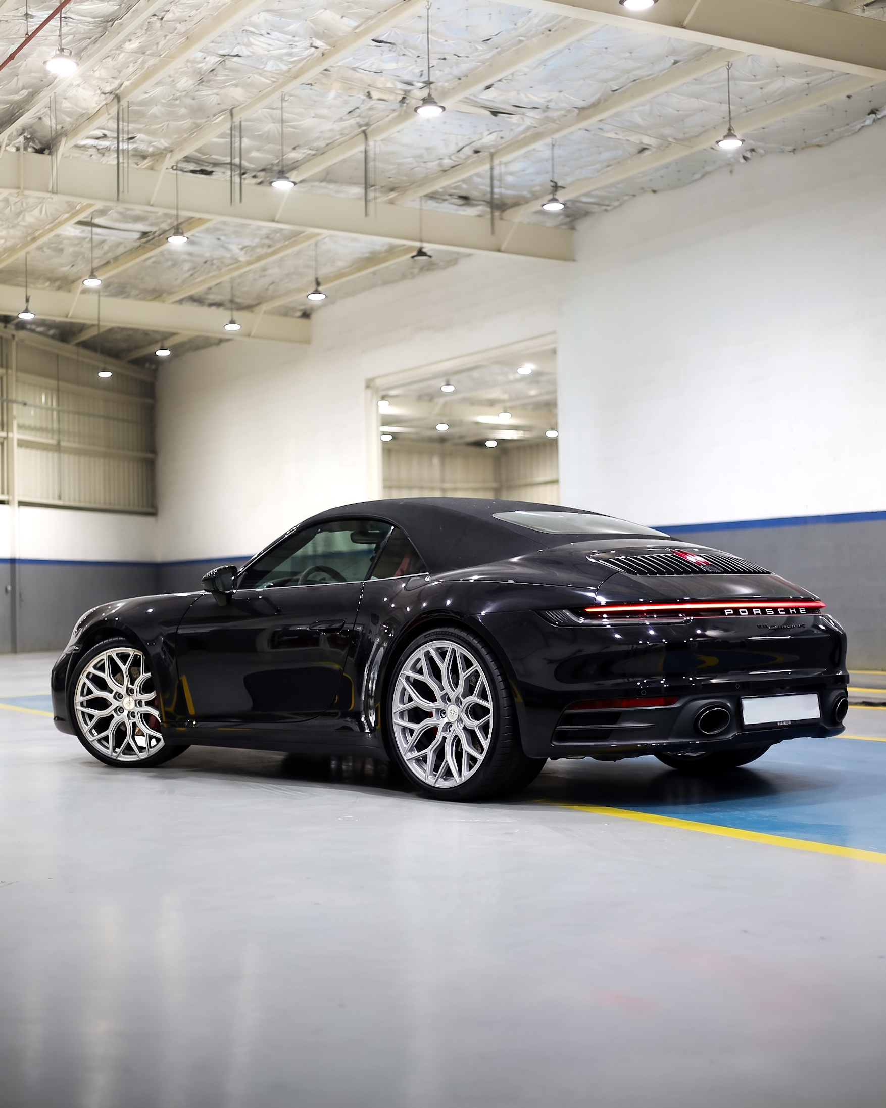 2020 PORSCHE 911 gallery image 3