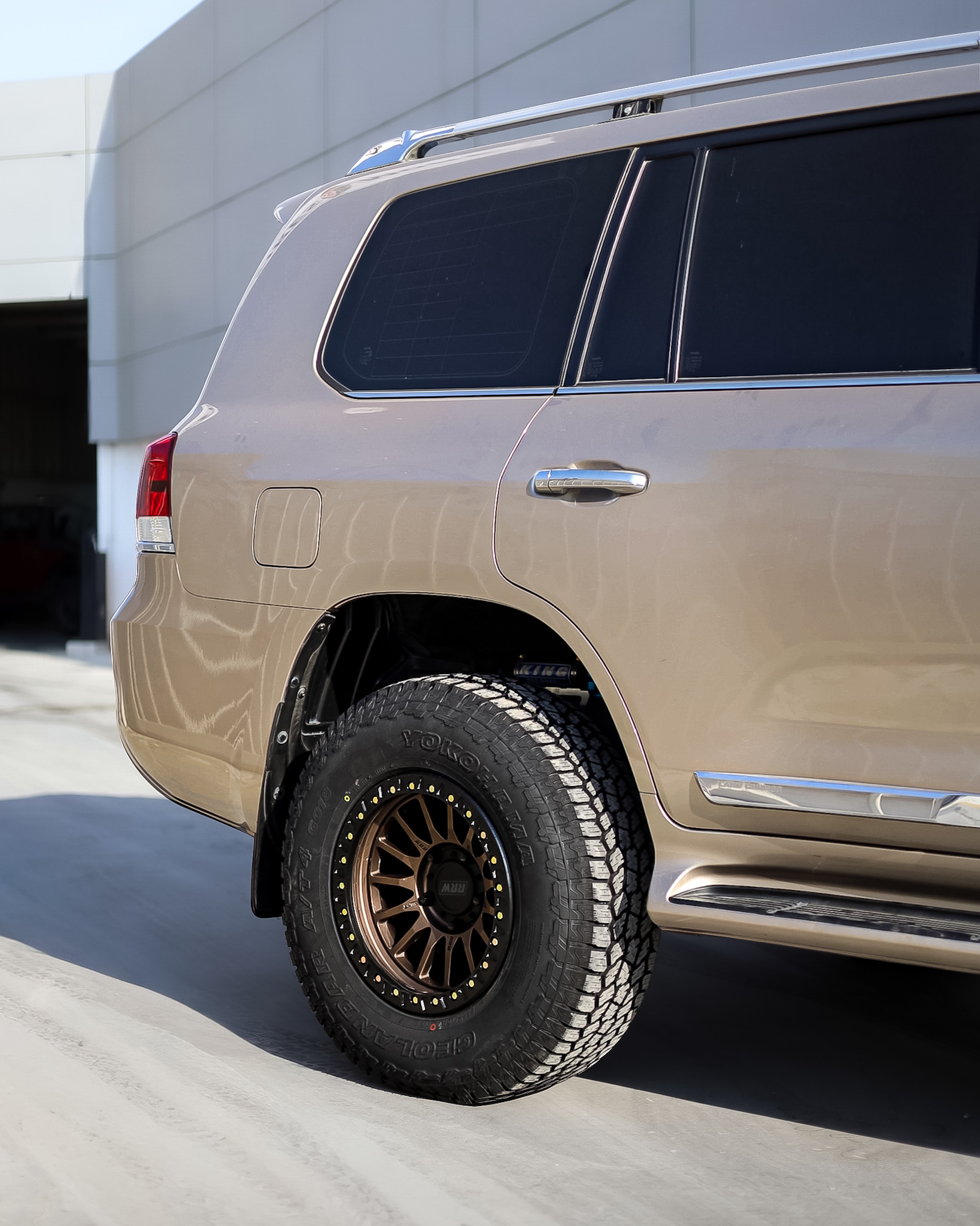 2016 TOYOTA LAND CRUISER 200 gallery image 3