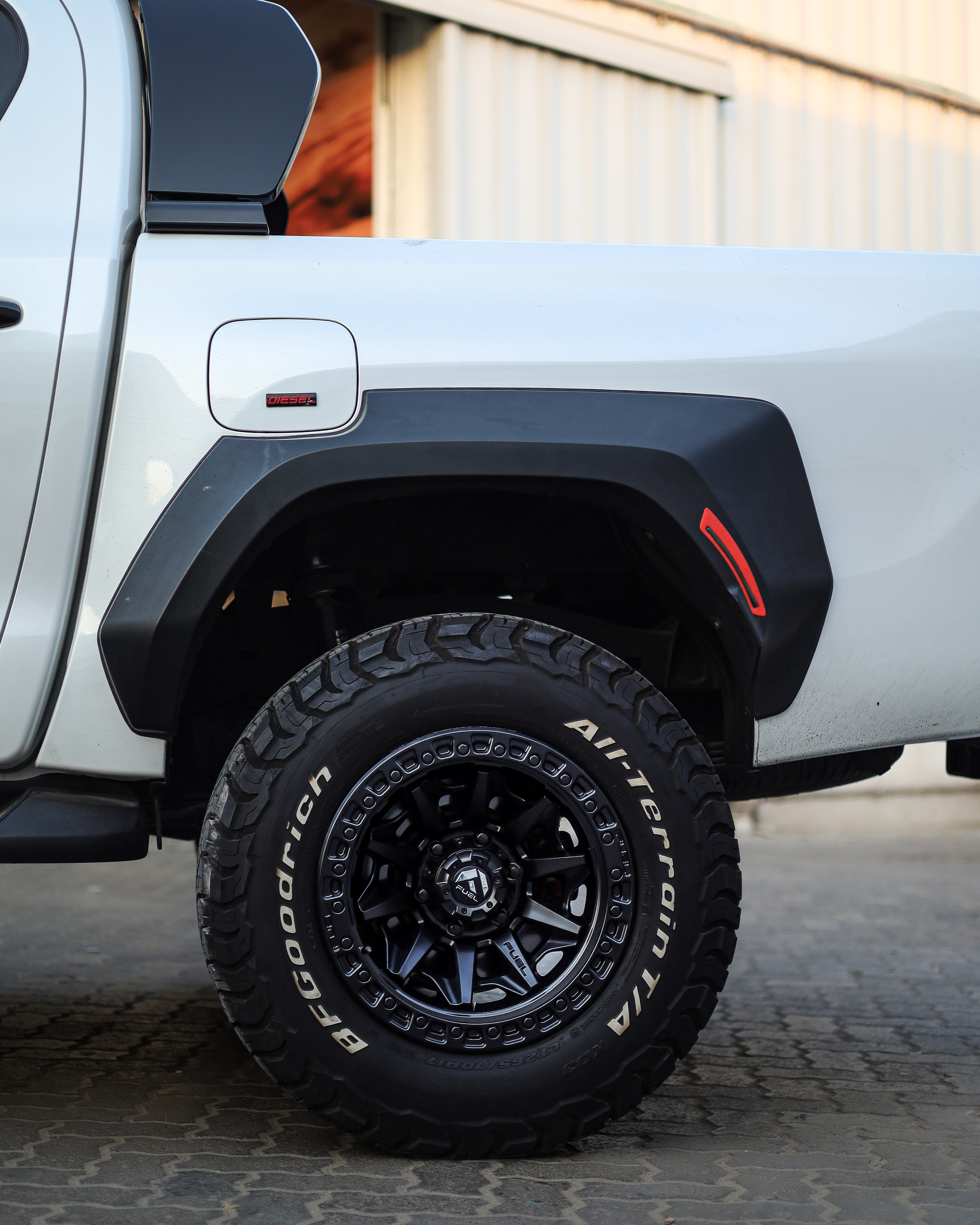 2025 TOYOTA HILUX gallery image 4