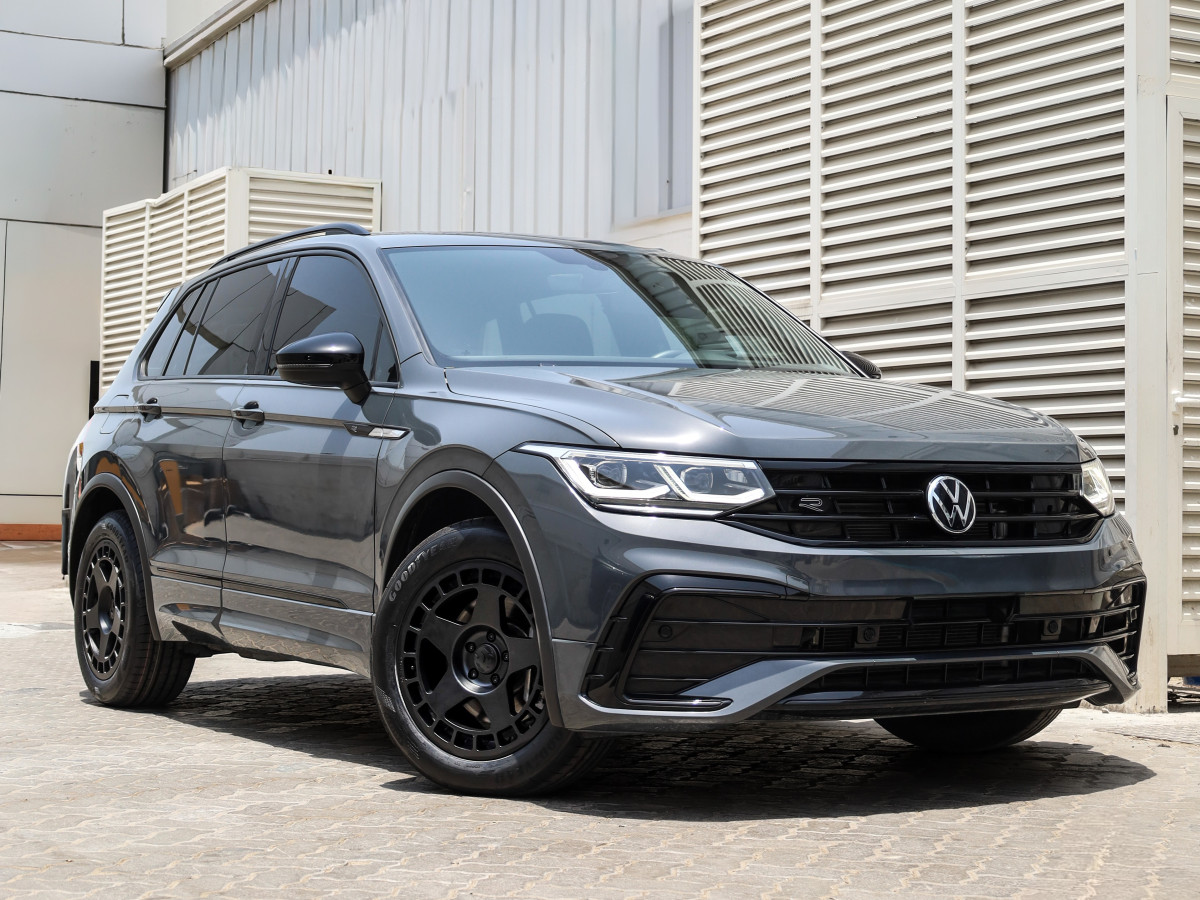 2023 VOLKSWAGEN TIGUAN fitted with Fifteen52 Turbomac Hd Classic Bronze Wheel
