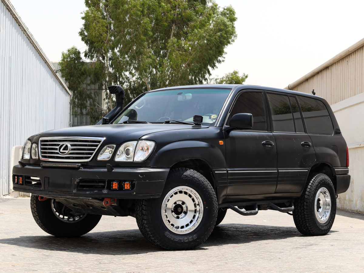 2004 LEXUS LX470
