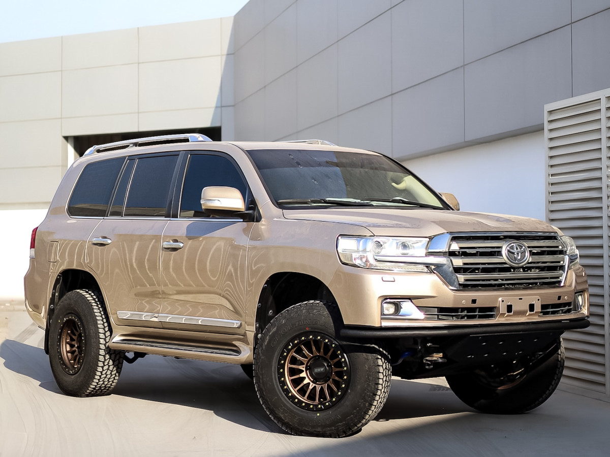 2016 TOYOTA LAND CRUISER 200