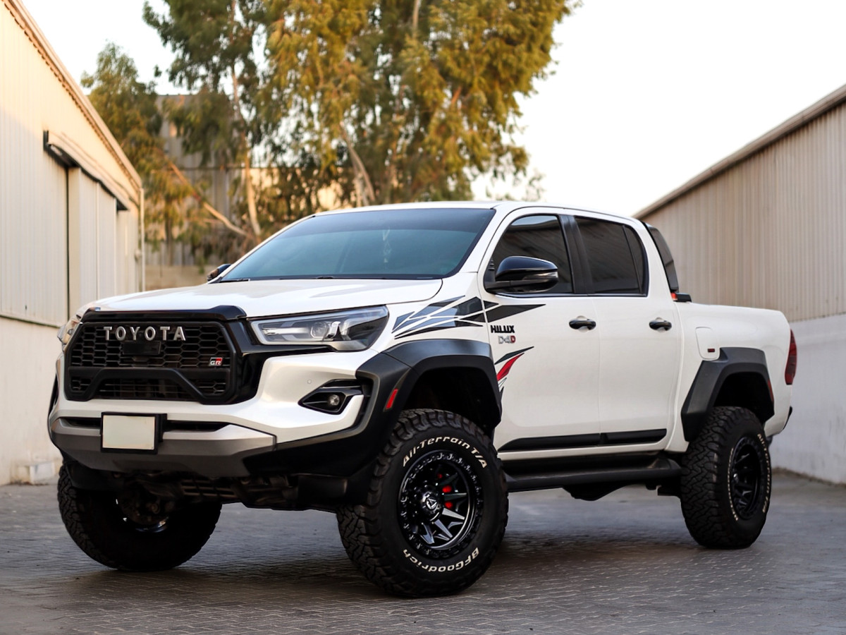2025 TOYOTA HILUX